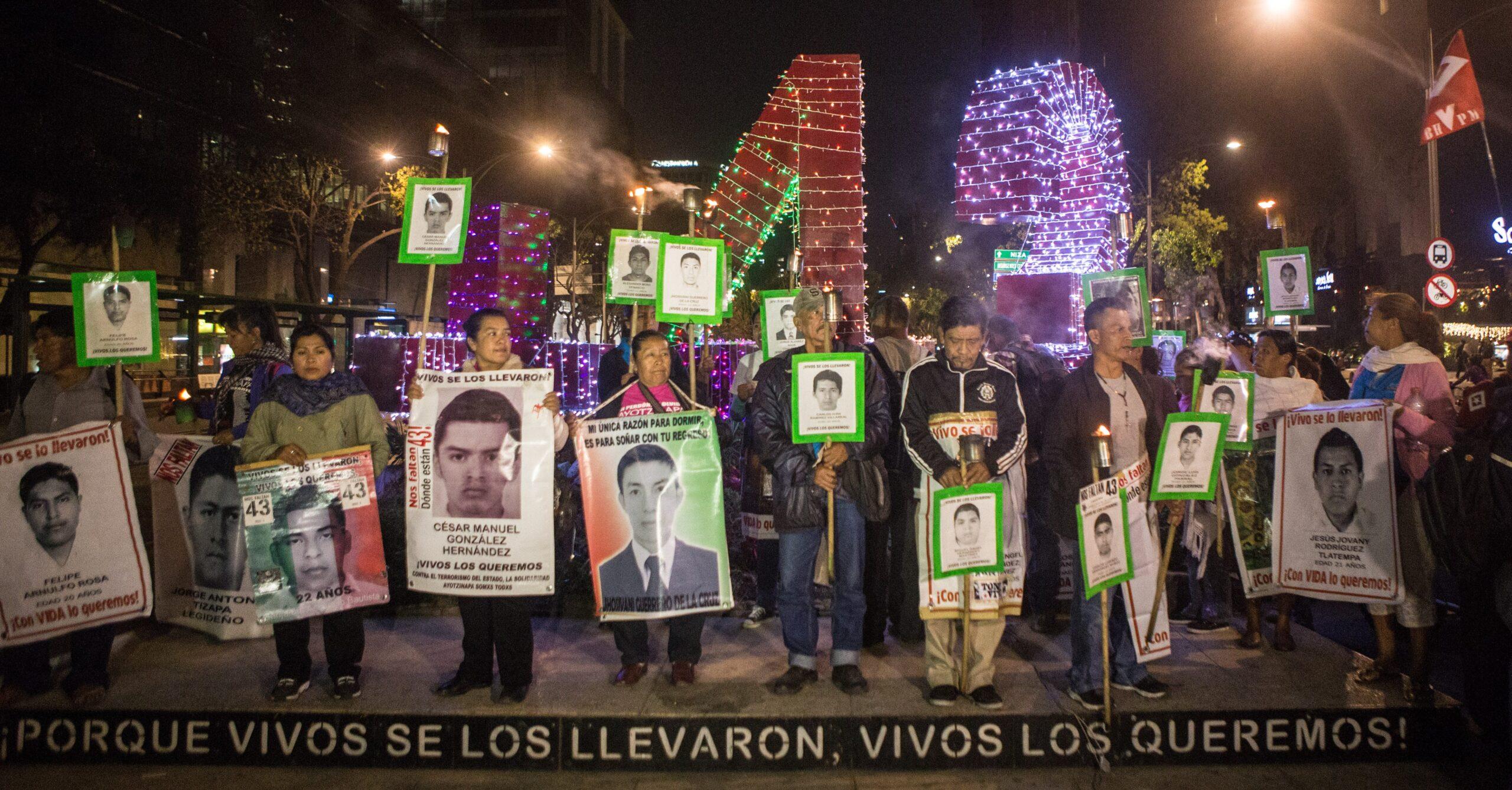 Juez revoca el proceso de cuatro personas acusadas en el caso Ayotzinapa; señala falta de pruebas y tortura