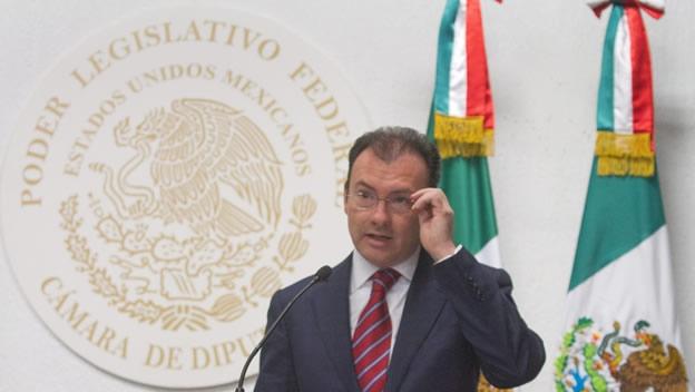 Depreciación del peso mexicano ante el dólar no preocupa, dice Videgaray