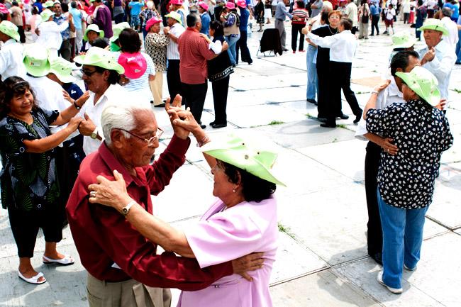 Calderón pide más para ancianos<br>a costa de grupos vulnerables