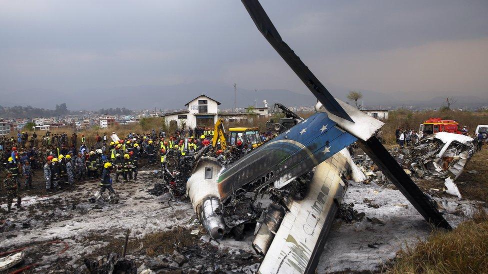 Al menos 40 muertos por la caída de un avión en Katmandú, la capital de Nepal