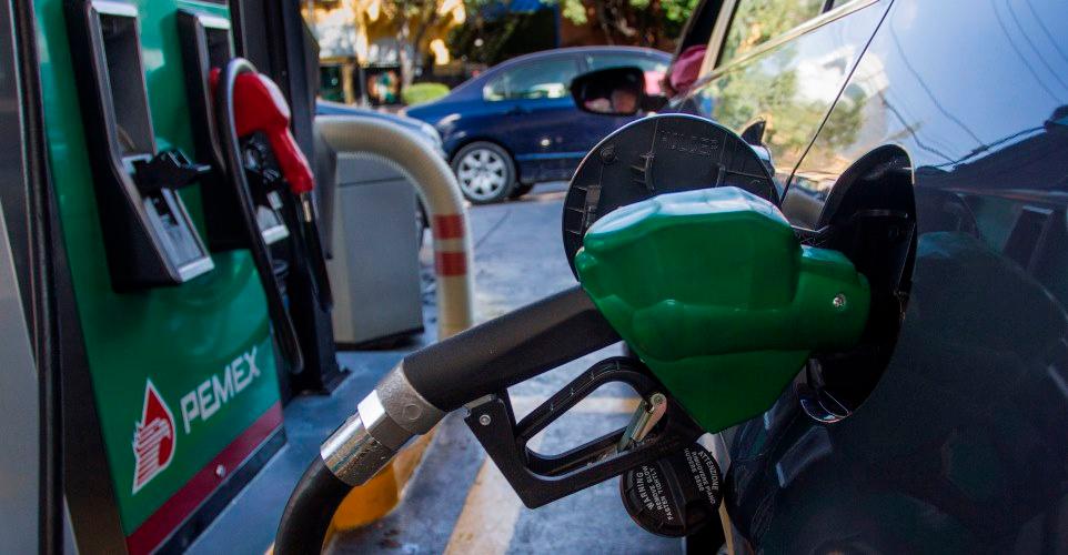 Ricardo Anaya promete bajar el precio de la gasolina