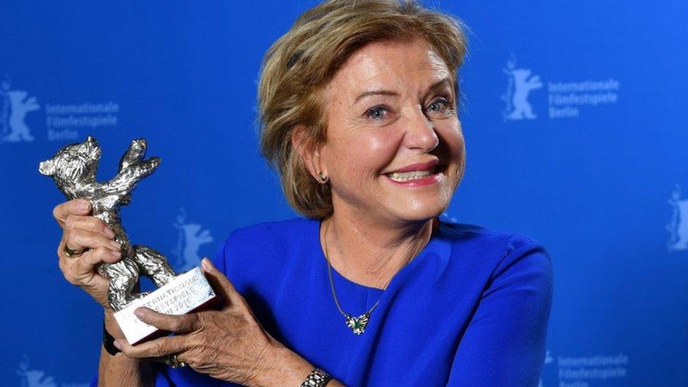 “Tenemos detractores, porque somos viejas y encima lesbianas en la película”: Ana Brun, la actriz que le dio a Paraguay su primer Oso de Plata de la Berlinale por su papel en “Las herederas”