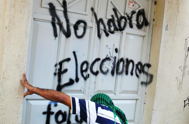 Habitantes bloquean accesos a municipio de Guerrero y retienen al alcalde