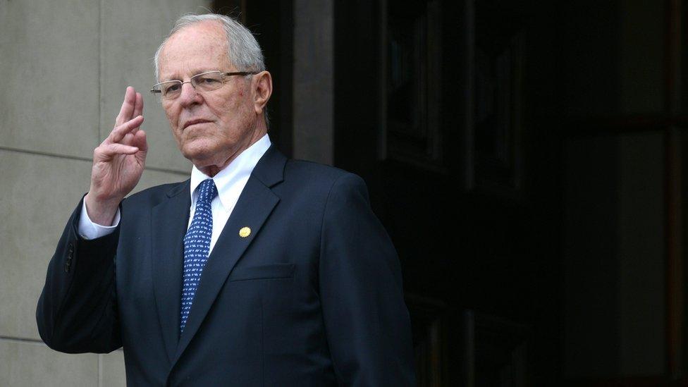 Juez prohíbe a expresidente de Perú salir del país por 18 meses; allanan dos de sus propiedades