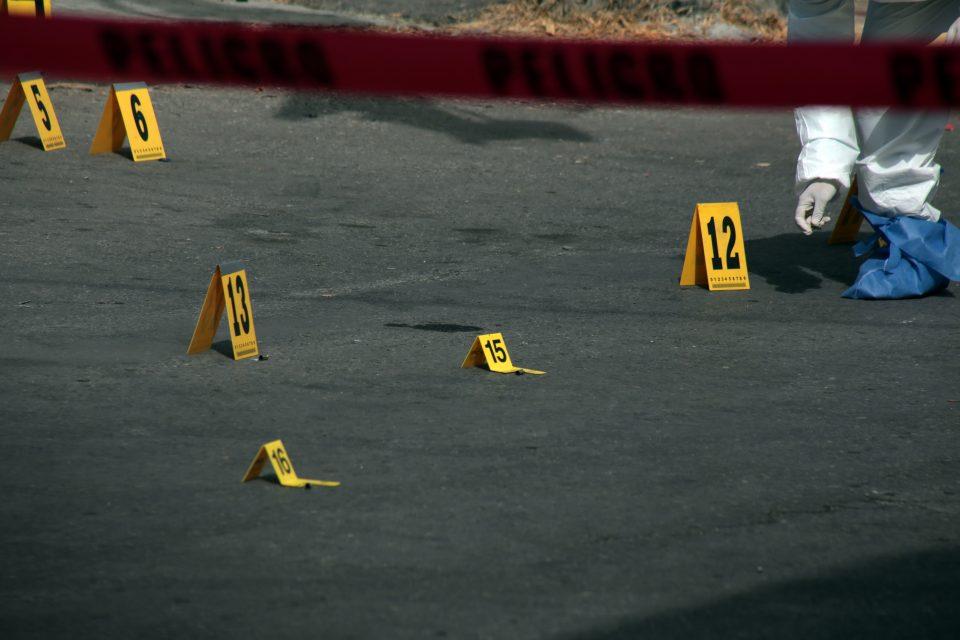Disparan contra una familia en camino de Oaxaca; seis personas mueren, entre ellas un menor