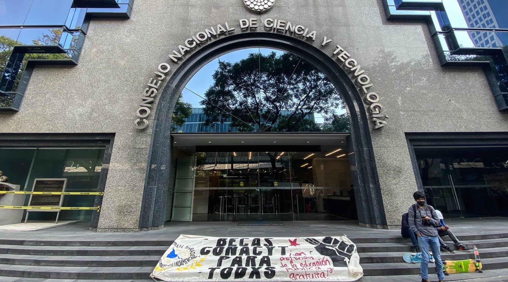 Segob publica reforma con la que CONACyT deja de apoyar a científicos de centros privados