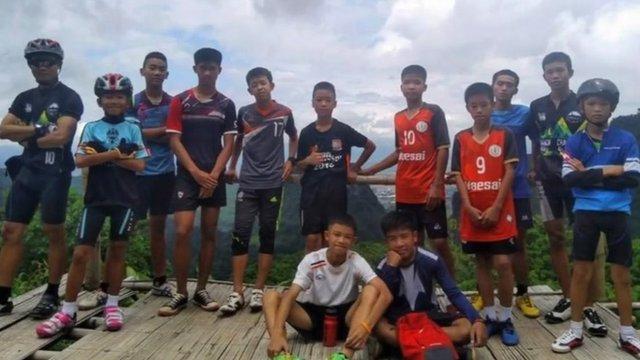 Tailandia: cómo sobrevivieron y cómo pueden rescatar ahora al equipo adolescente de fútbol que sobrevivió 9 días en una cueva