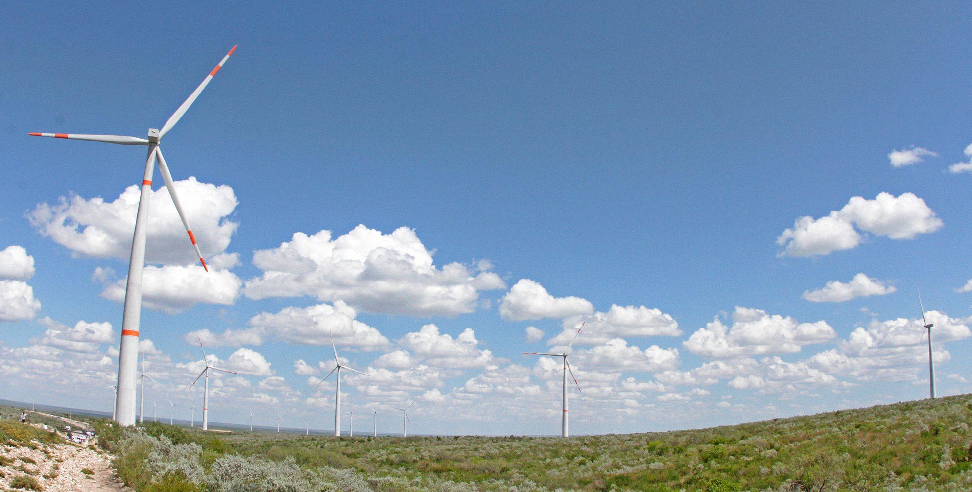 Alemania promete que energías renovables darán más dinero, empleos y calidad del aire al mundo