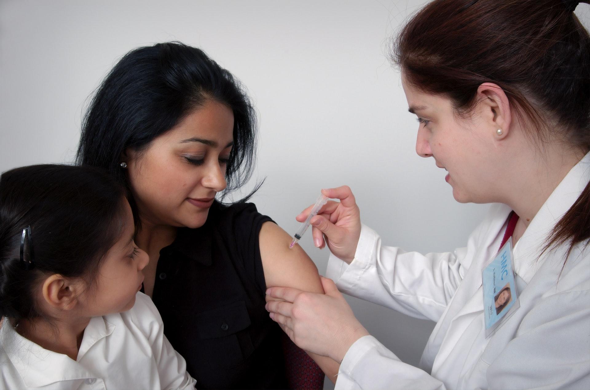 OMS descarta la necesidad de una tercera dosis de vacuna contra COVID-19