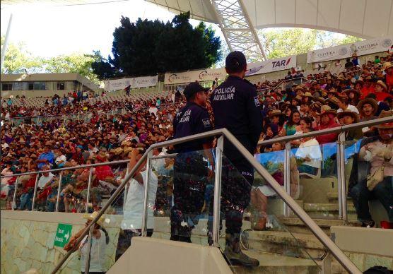 Pese a bloqueo de la CNTE se realiza la Guelaguetza; en Chiapas impide acceso al aeropuerto