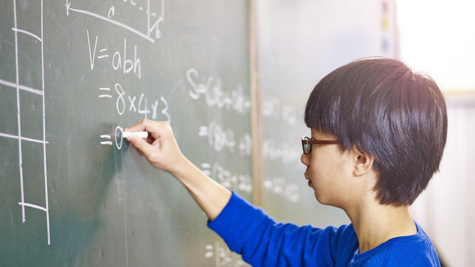 Cómo es el “Método Singapur” con el que Jeff Bezos les ha enseñado matemáticas a sus hijos (y por qué lo usan los mejores estudiantes del mundo)
