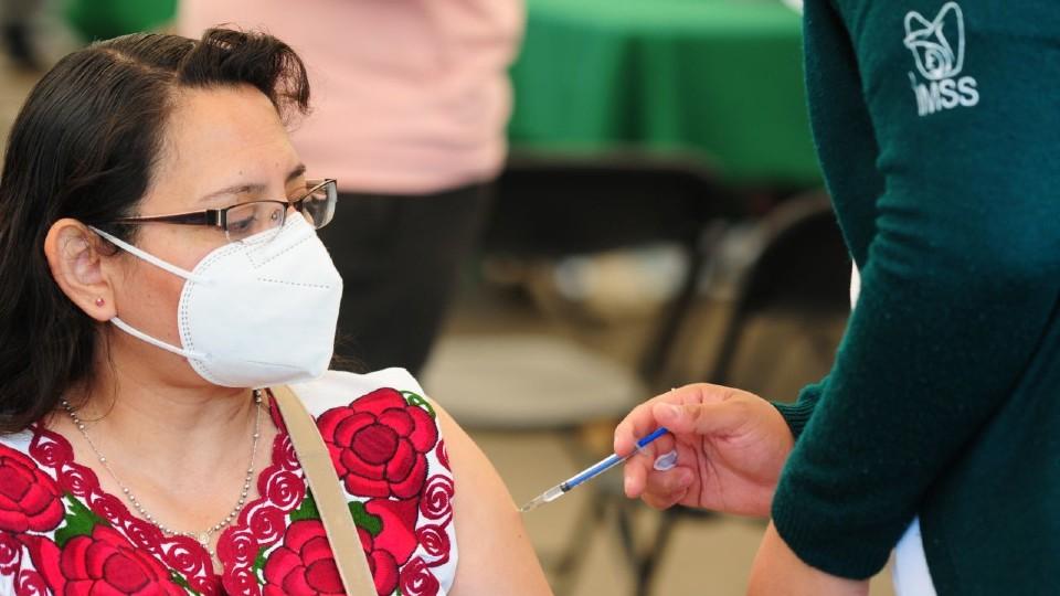 Maestros recibirán refuerzo de vacuna COVID a partir del 8 de enero