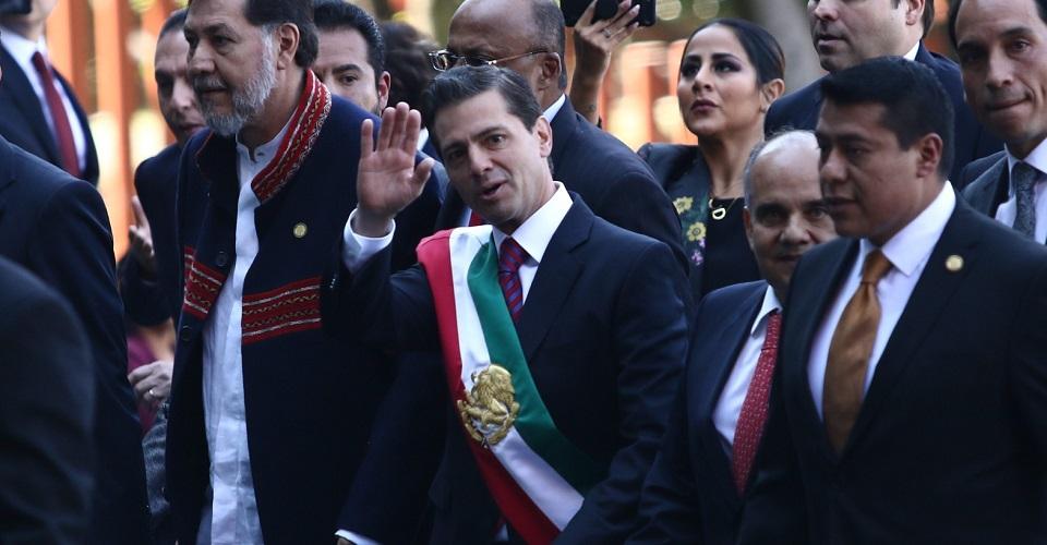 Es falso que hayan quemado una piñata con la forma de EPN para despedir su sexenio en el Zócalo