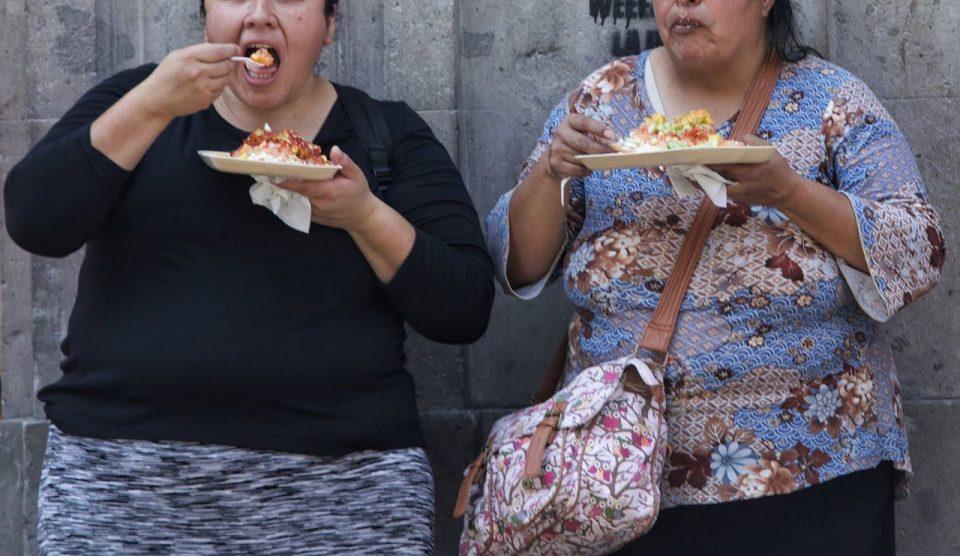 Obesidad y muertes por COVID: Salud llama a un cambio radical de alimentación