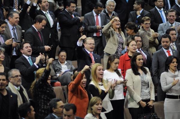 Terminan 75 años de veto a privados en energía; diputados aprueban reforma