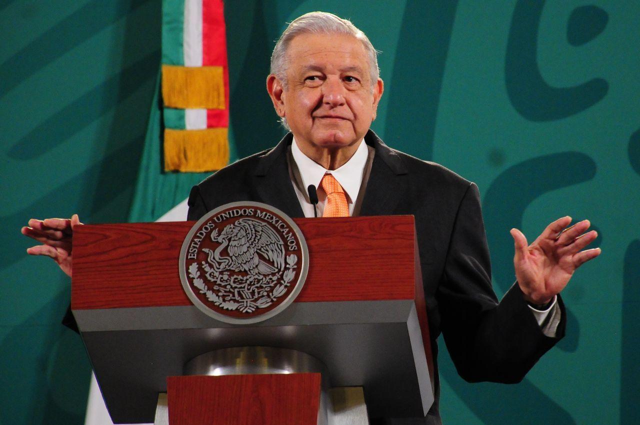 “Militares no entregan a migrantes a la delincuencia”: AMLO acusa campaña en su contra