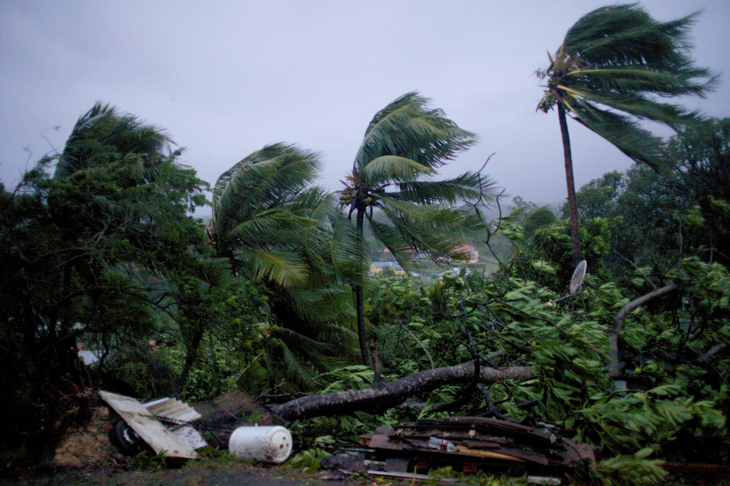 Huracanes no dan tregua al Caribe; María, categoría 5, amenaza con devastar Puerto Rico