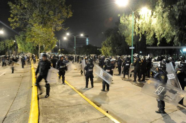 UNAM denuncia a elemento de la PGJ-DF; el GDF se disculpa