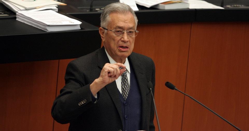 Bartlett tacha de estúpidas las críticas en su contra; provienen de la derecha, dice