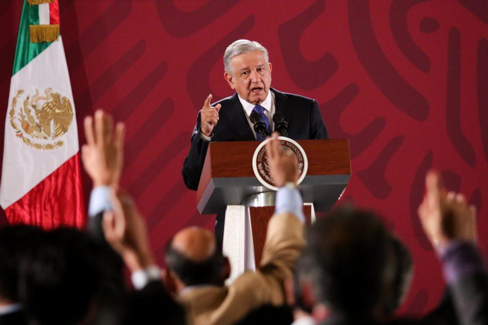 AMLO no comparecerá ante el INE, se defenderá de acusación sobre programas sociales con una carta