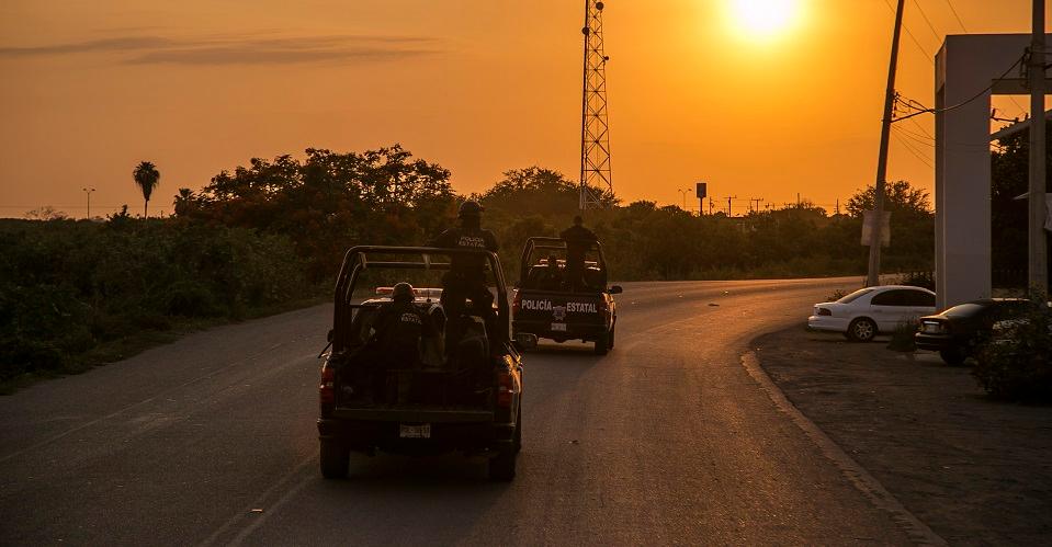 Grupo armado secuestra a un número indeterminado de personas de un restaurante en Culiacán