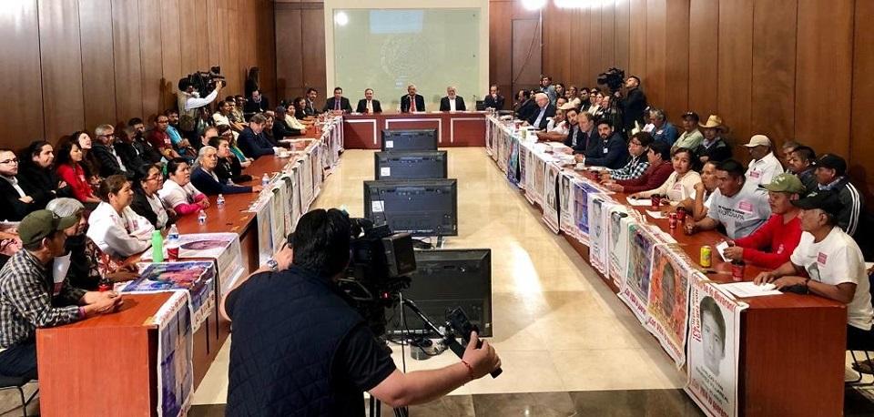 ‘Todo va muy lento’: familiares de los 43 exigen a AMLO avanzar en la investigación