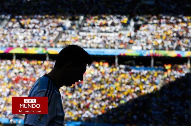 Argentina reza por un Messi a la sombra de D10S