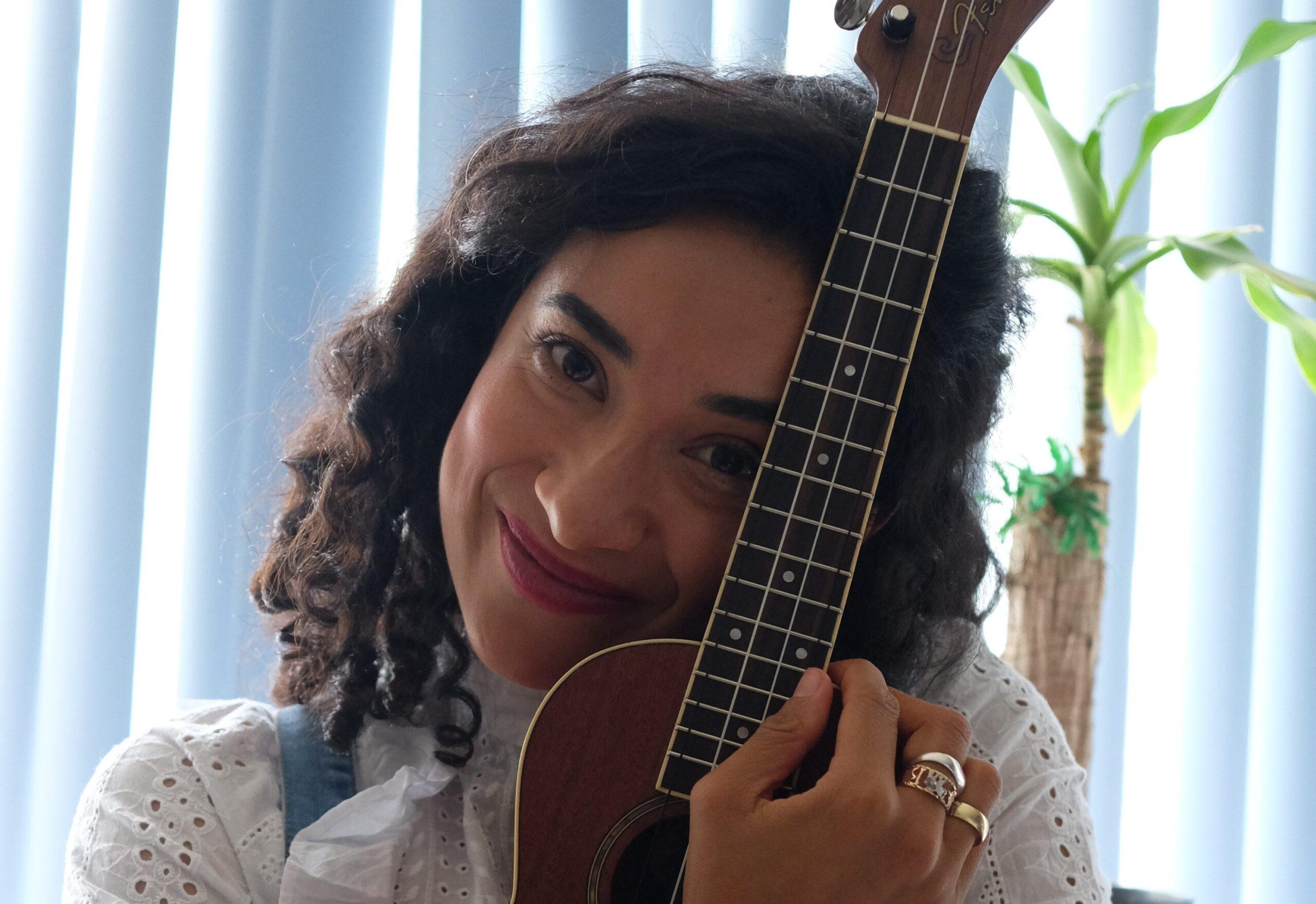 “Más arte, menos violencia”: Flor Amargo denuncia agresión y despojo de sus instrumentos