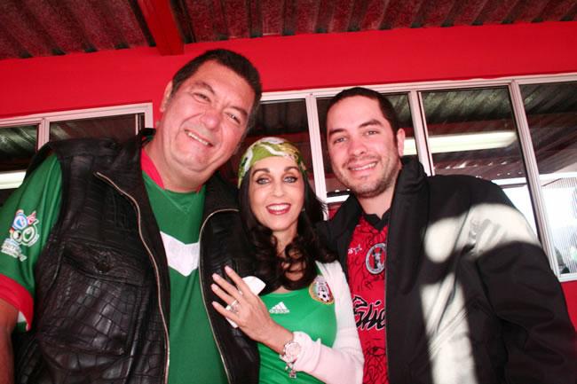 Hank disfruta su libertad en partido del TRI