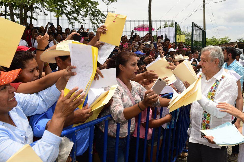 ‘Montaron una provocación’: AMLO sobre manifestantes que lo increparon en hotel de SLP