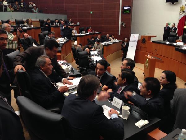 Comisiones del Senado aprueban los cuatro dictámenes energéticos sin el PRD