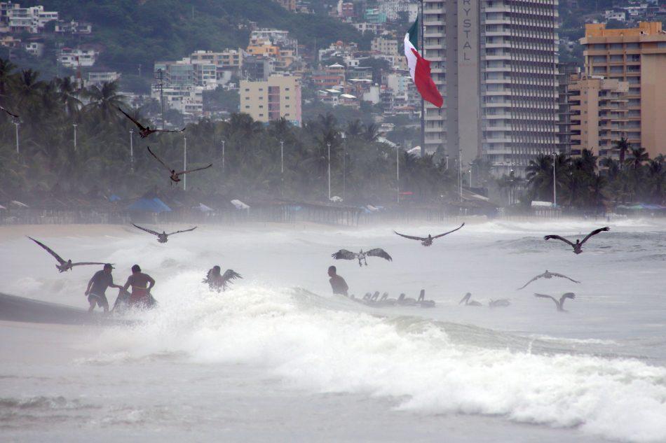 Huracán John e Ileana ocasionarán lluvias en 7 estados; se forma la tormenta tropical Kristy