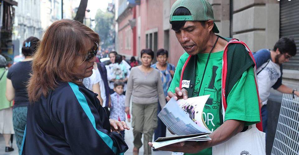 De vendedores a fotógrafos y escritores: Mi Valedor, la revista que ayuda a poblaciones callejeras en CDMX