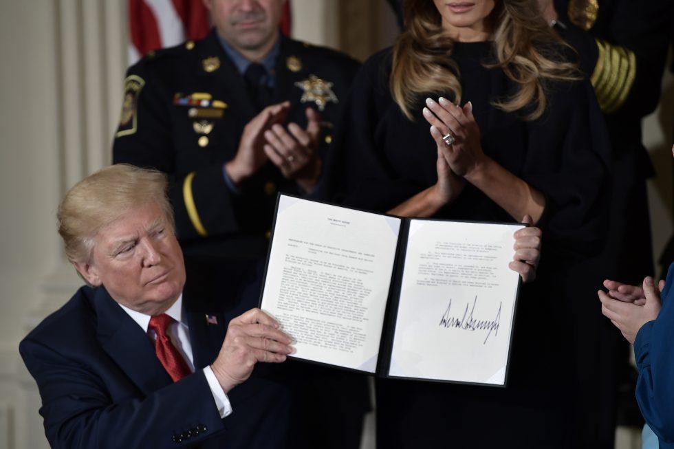 Trump declara emergencia de salud pública en Estados Unidos por adicción a opiáceos