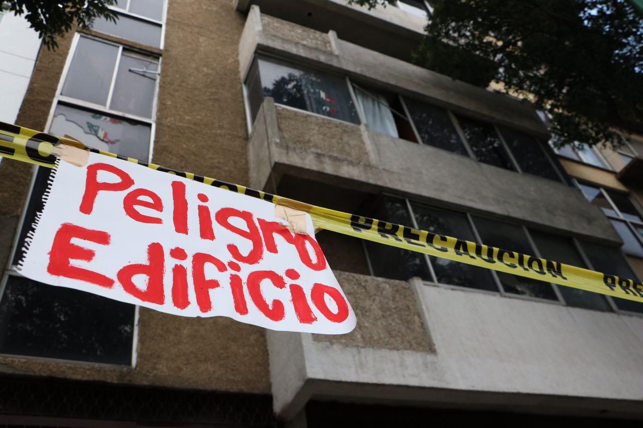 Autoridades los ignoraron por 32 años; ahora deberán desalojar sus hogares por riesgo de colapso