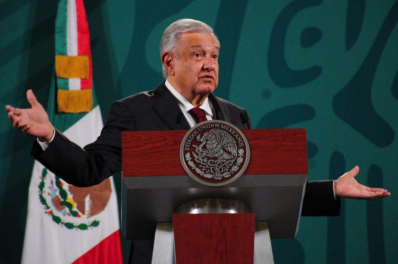 AMLO advierte que negará concesiones de litio aún si no se aprueba la reforma eléctrica