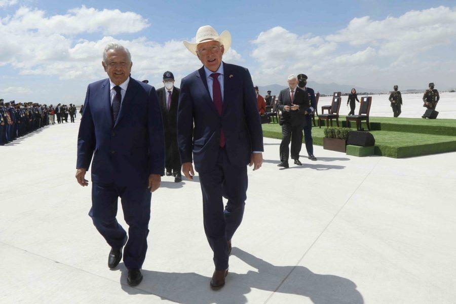 El embajador de EU en México defiende su “buena relación” con López Obrador tras críticas