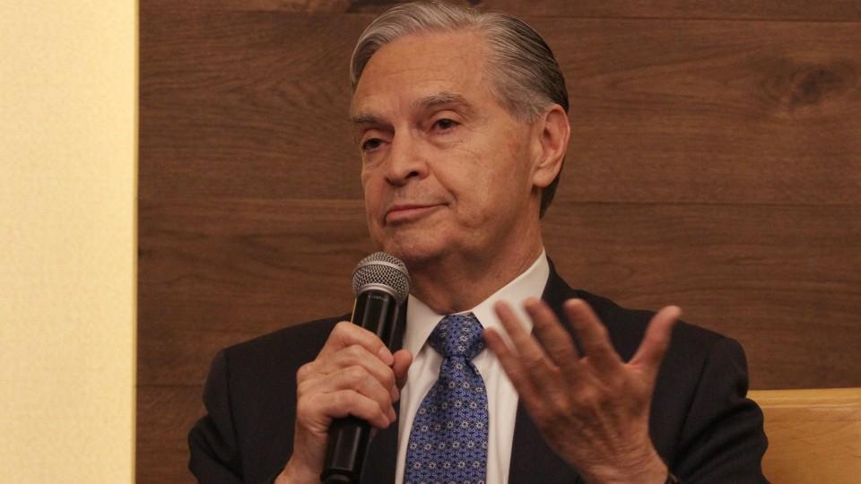 Juez ordena restituir el Patronato de la UDLAP y reconoce a Derbez como rector