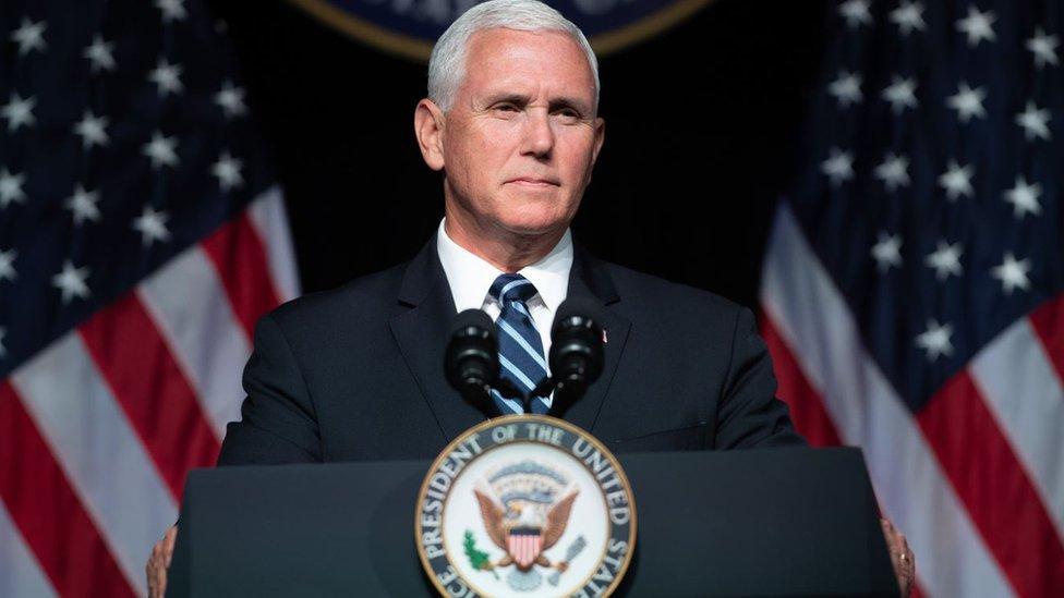 Cómo un software apunta al vicepresidente Michael Pence como el posible autor de la polémica columna anónima del New York Times contra Trump