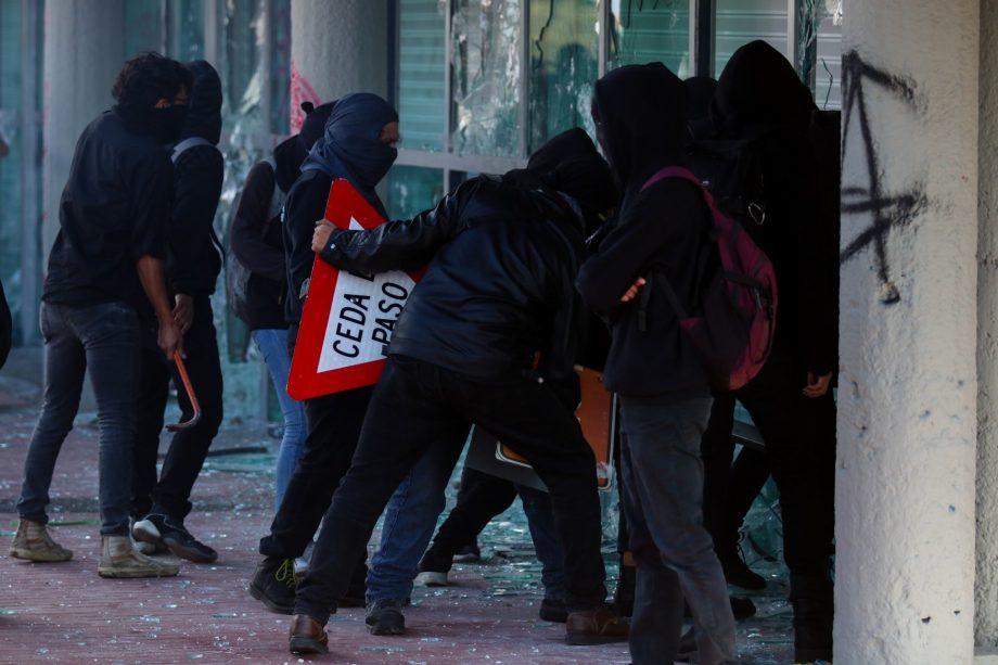 “Deben evitarse los paros injustificados”: AMLO ve mano negra en la UNAM