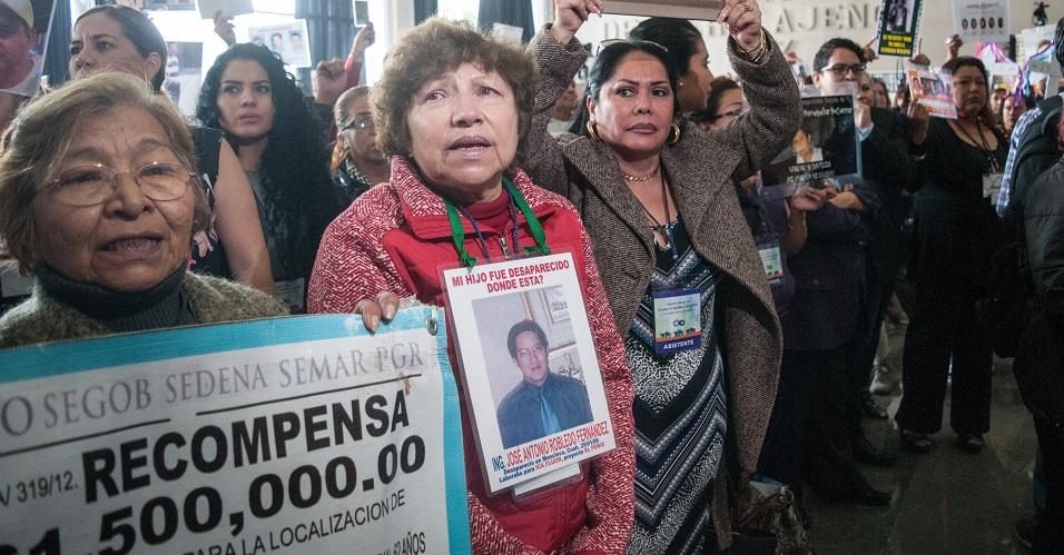 ¿Cómo reparar el daño a las víctimas? Colectivos proponen un programa de atención masiva