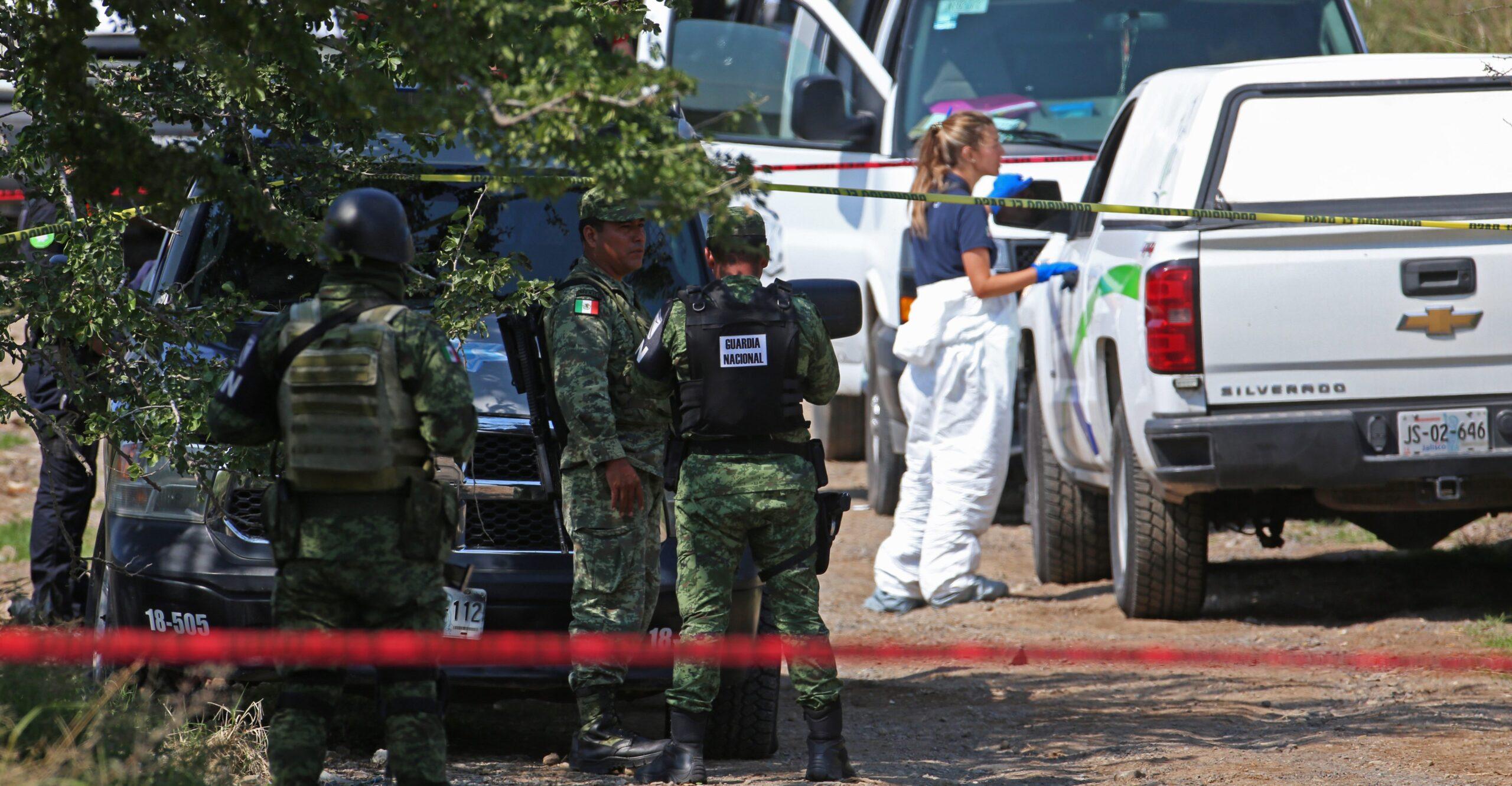 Hallan 7 cadáveres con impactos de bala dentro de vehículos en Tonalá, Jalisco