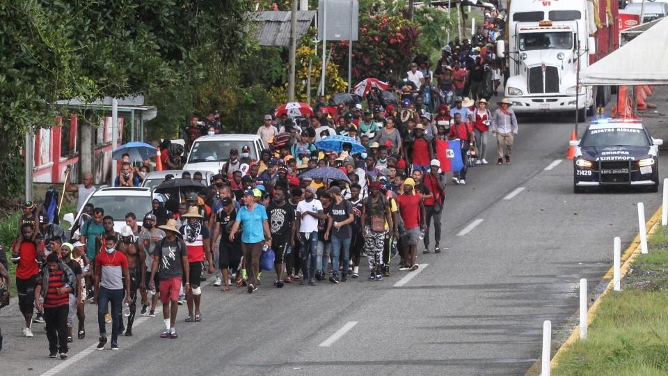 Ingreso de migrantes al país implica muchos riesgos de violación de derechos humanos: AMLO