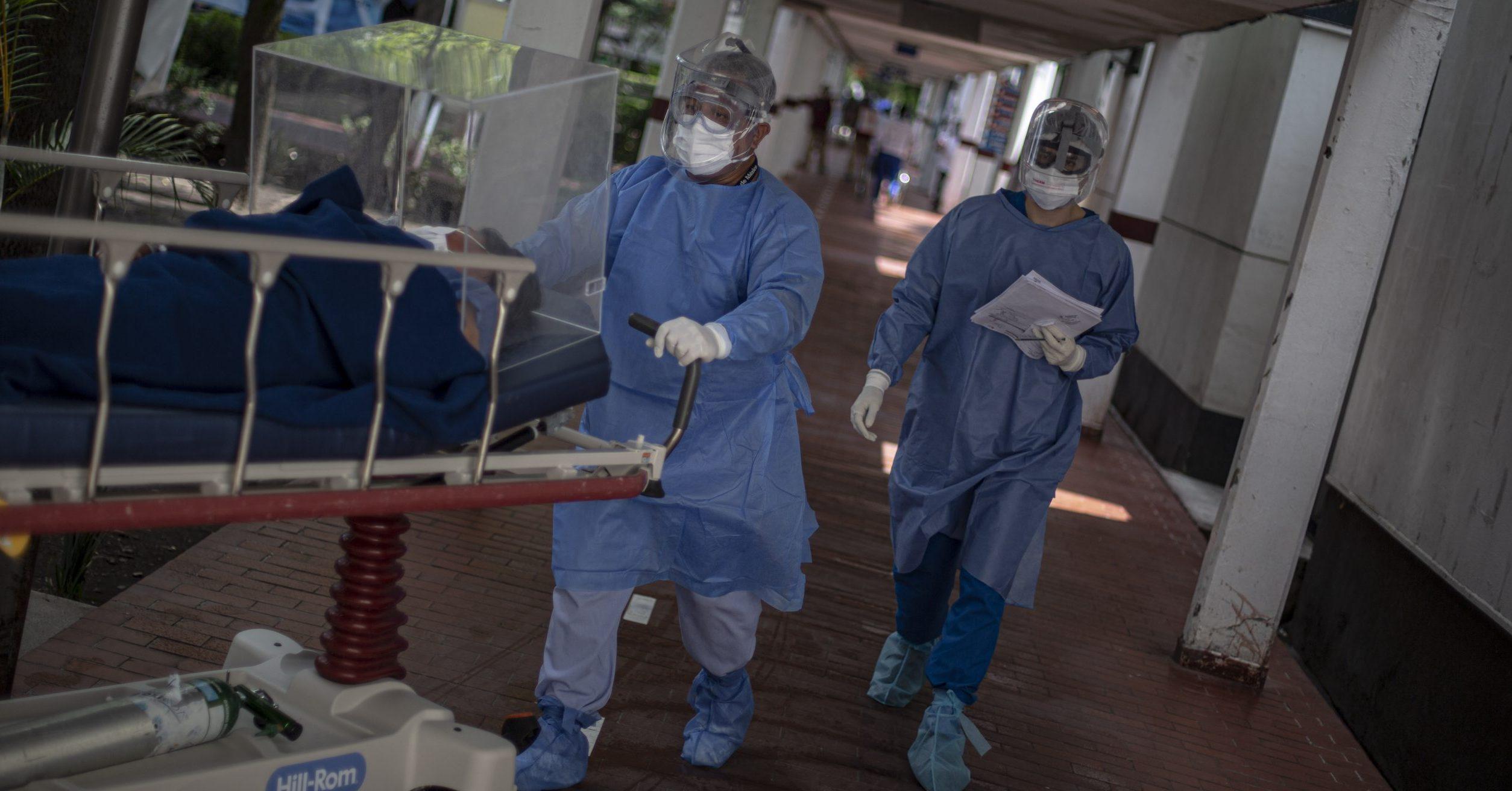 México y EU, los países con los mayores contagios de COVID entre personal médico en América