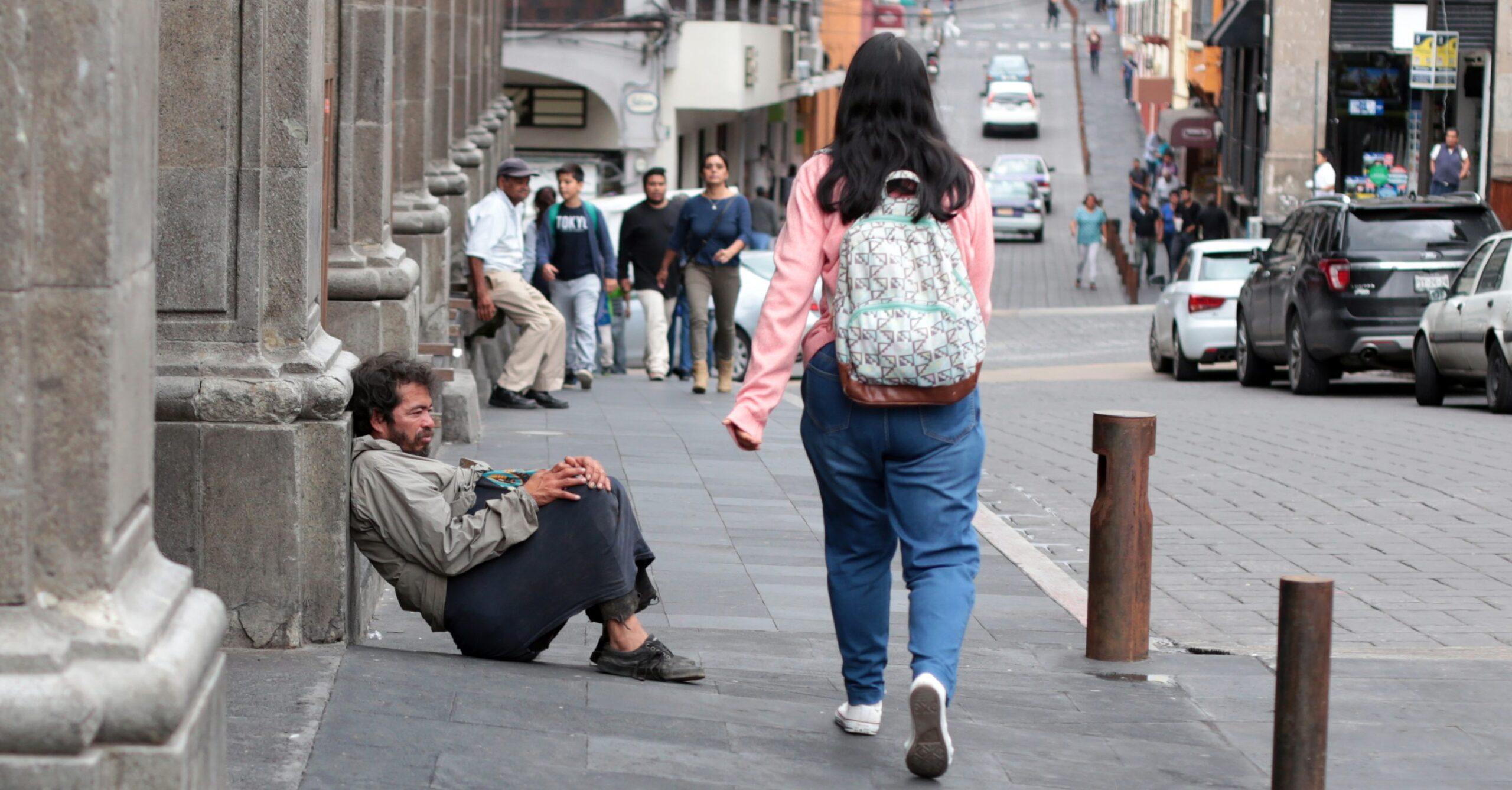 Personas en situación de calle son desplazadas a golpes y discriminadas por gobierno de CDMX
