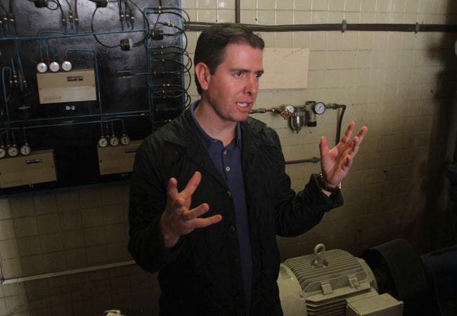 Hallan tubo de gas en zona de explosión de Pemex