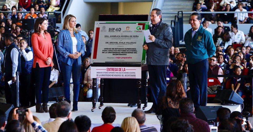 Angélica Rivera entrega apoyos en Edomex junto a Eruviel, a 4 días del inicio de campañas