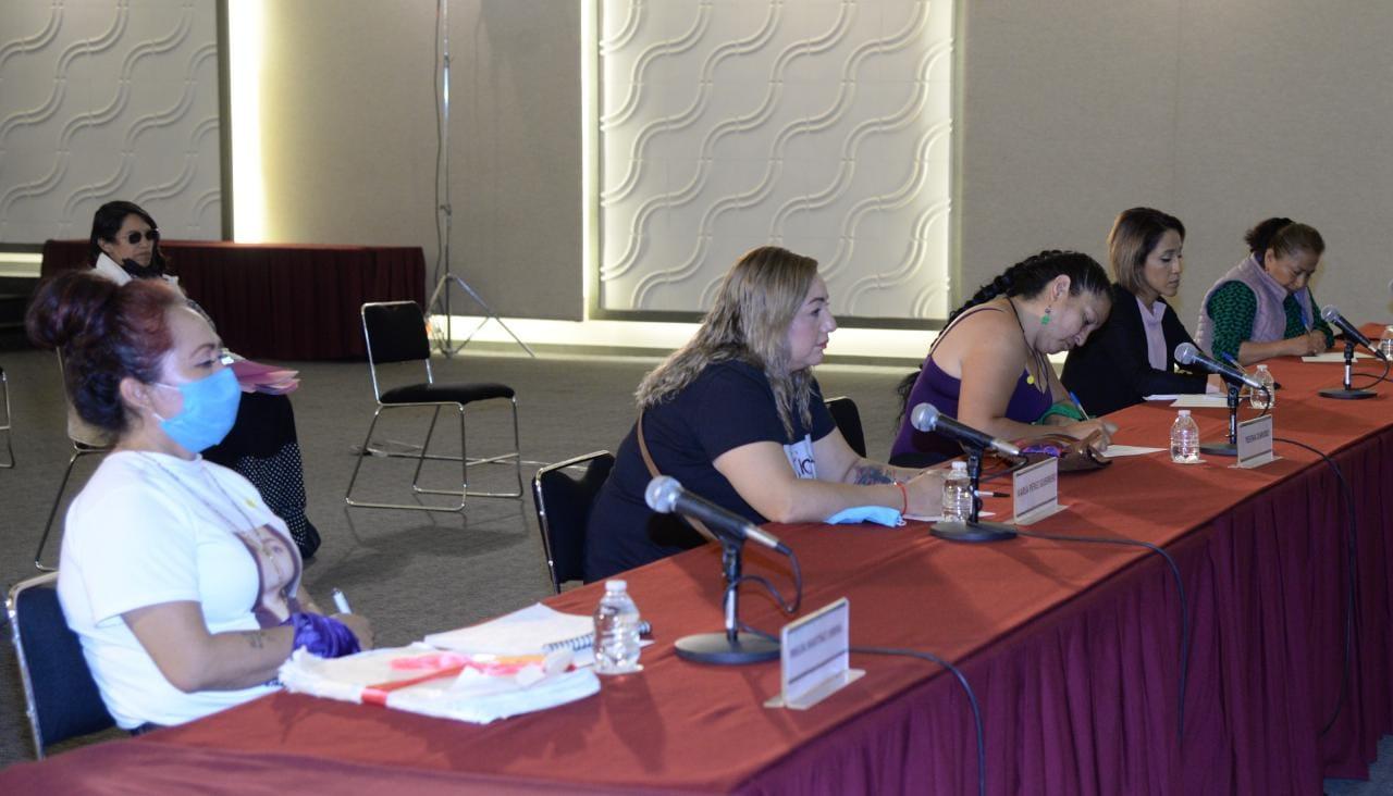 Familiares de víctimas piden renuncia de Rosario Piedra a CNDH en reunión en Segob