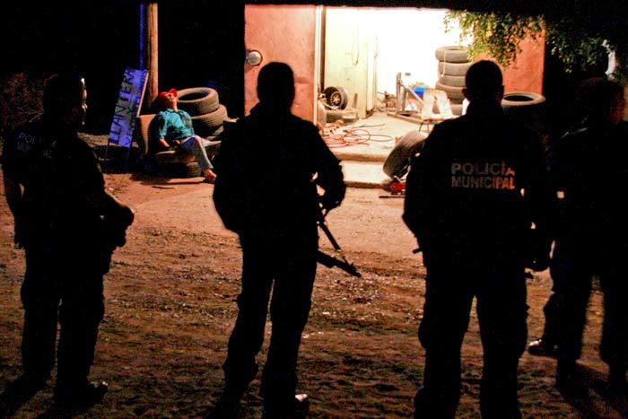 Acribillan a 3 hombres fuera de un centro nocturno en Monterrey