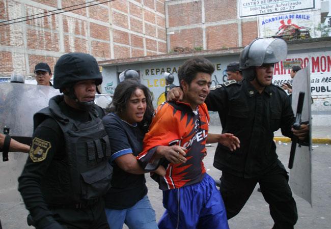 Mujer agredida en operativo Atenco acusa amenazas de muerte